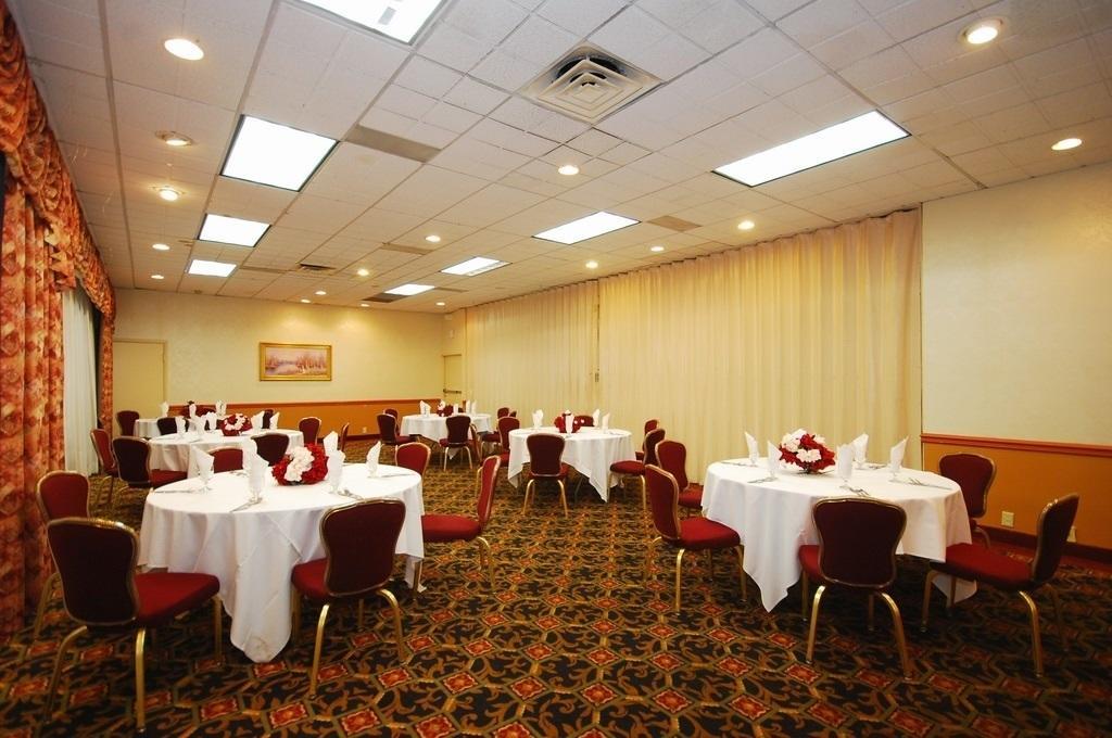 Clarion Inn & Fundome College Park Exterior photo
